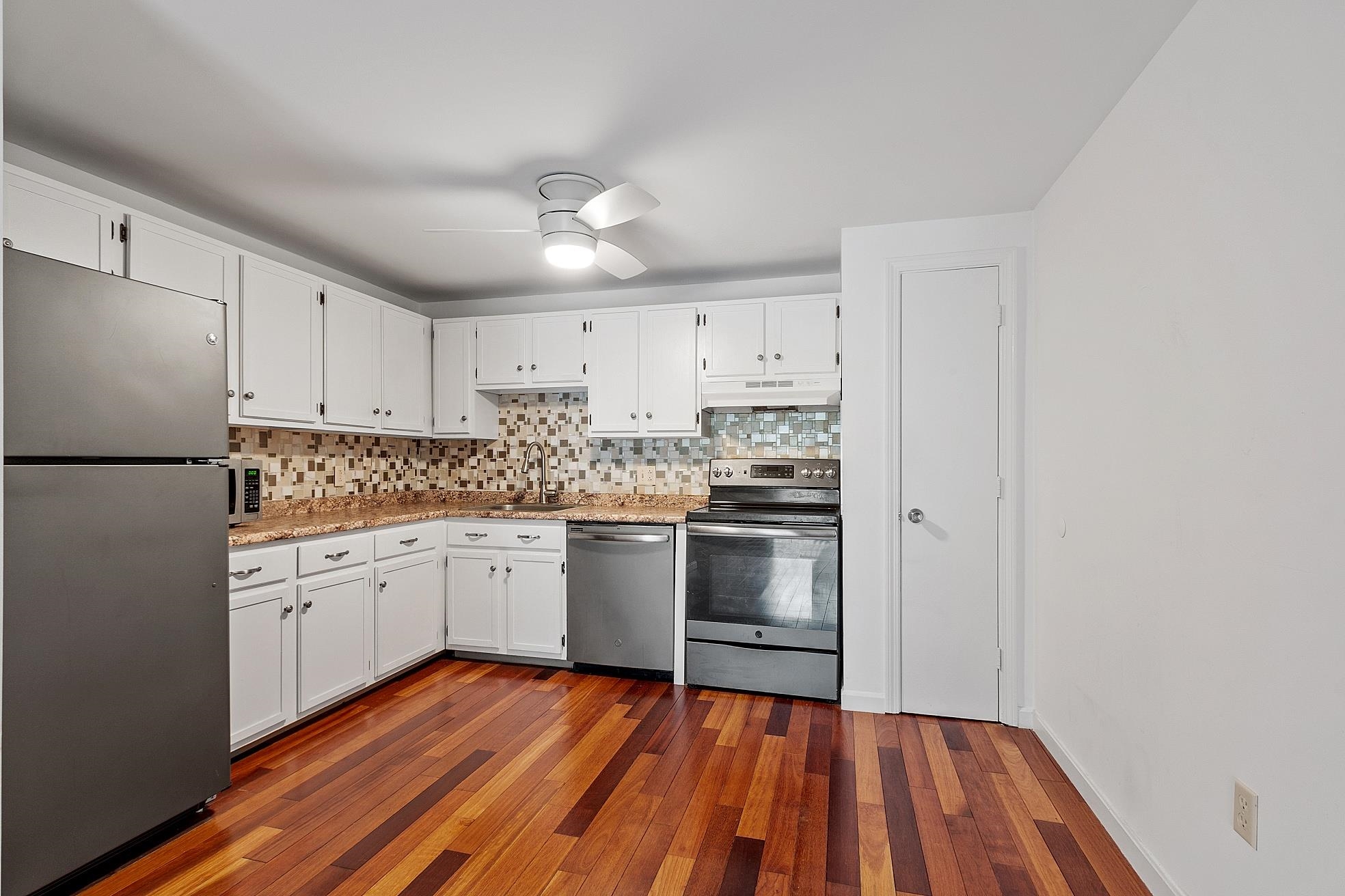 809 White Cedar Boulevard