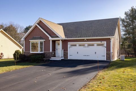 Photo of 3 Wilson Way, Brentwood, NH 03833 (MLS # 5071133)