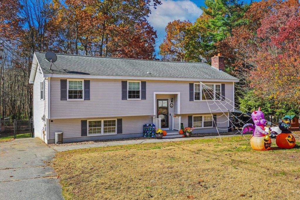Photo of 22 Cardinal Lane, Litchfield, NH 03052 (MLS # 5067752)
