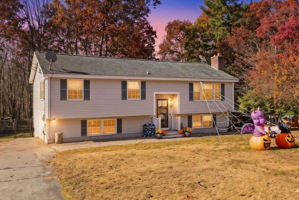 Photo of 22 Cardinal Lane, Litchfield, NH 03052 (MLS # 5067752)