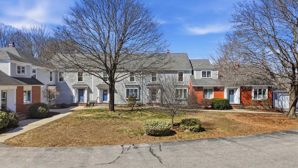 Photo of 8 Mill Falls Road, Pembroke, NH 03275 (MLS # 5082736)