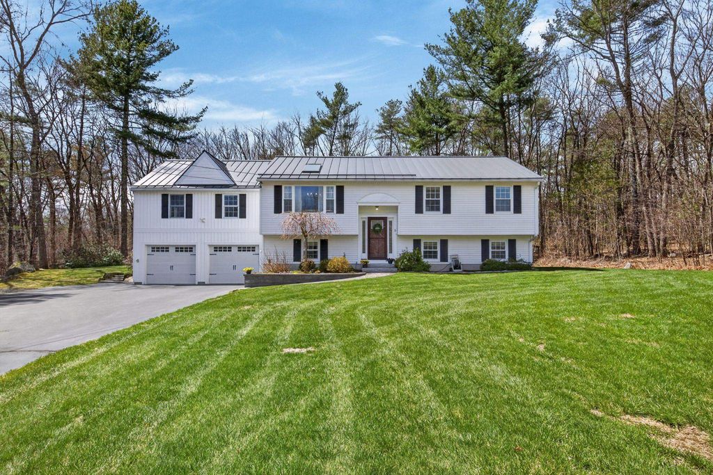 Photo of 5 Maureen Lane, Hudson, NH 03051 (MLS # 5085505)