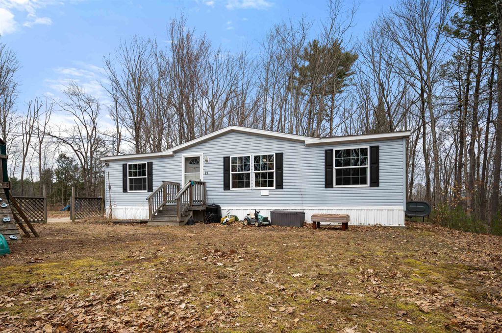 Photo of 21 Julia Avenue, Rochester, NH 03867 (MLS # 5082563)