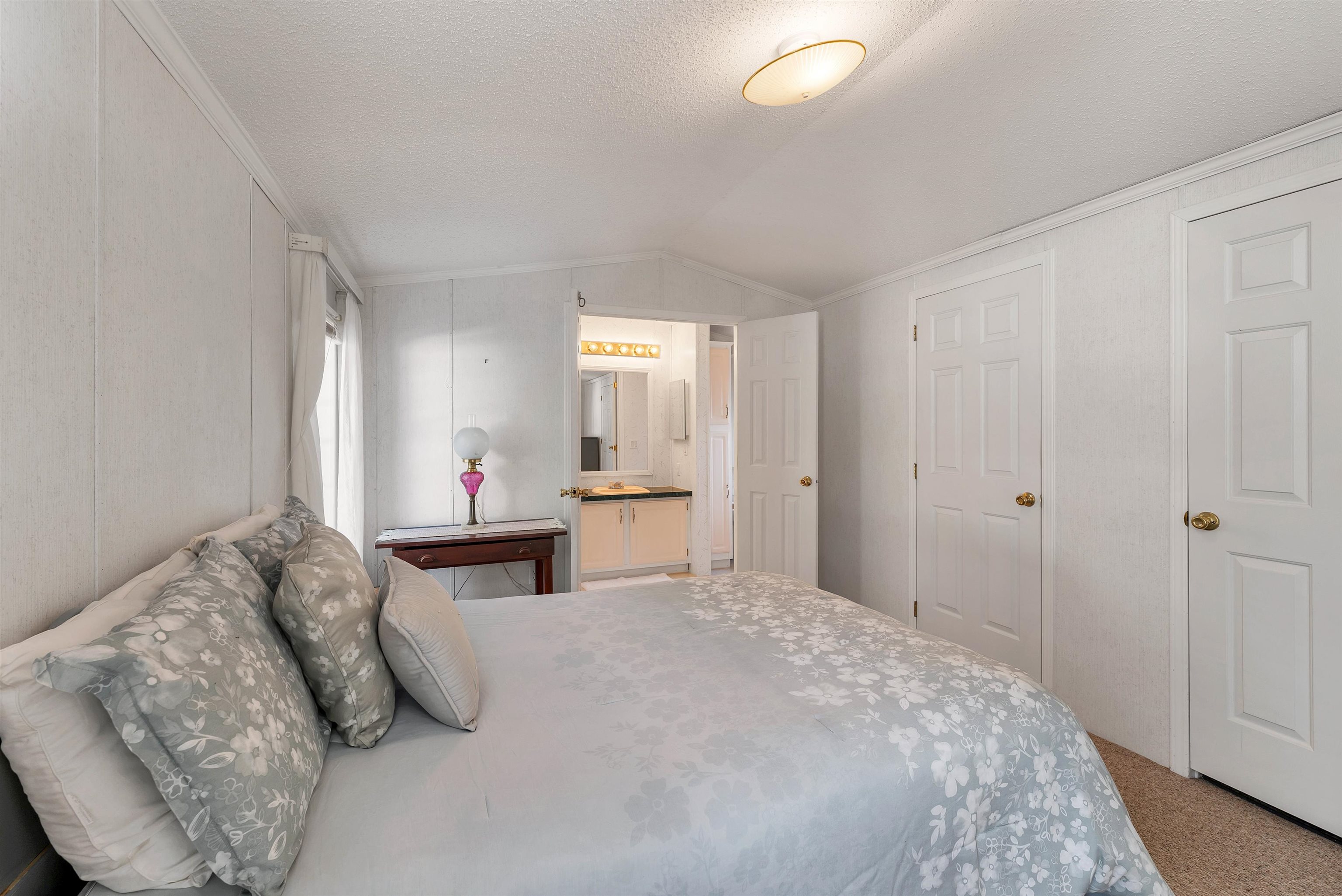 Laconia, New Hampshire 03246, United States, 2 Bedrooms Bedrooms, ,2 BathroomsBathrooms,Residential,Pending,21681