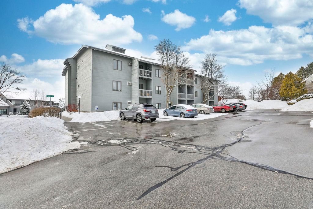 Photo of 5 Tsienneto Road #194, Derry, NH 03038 (MLS # 5076618)