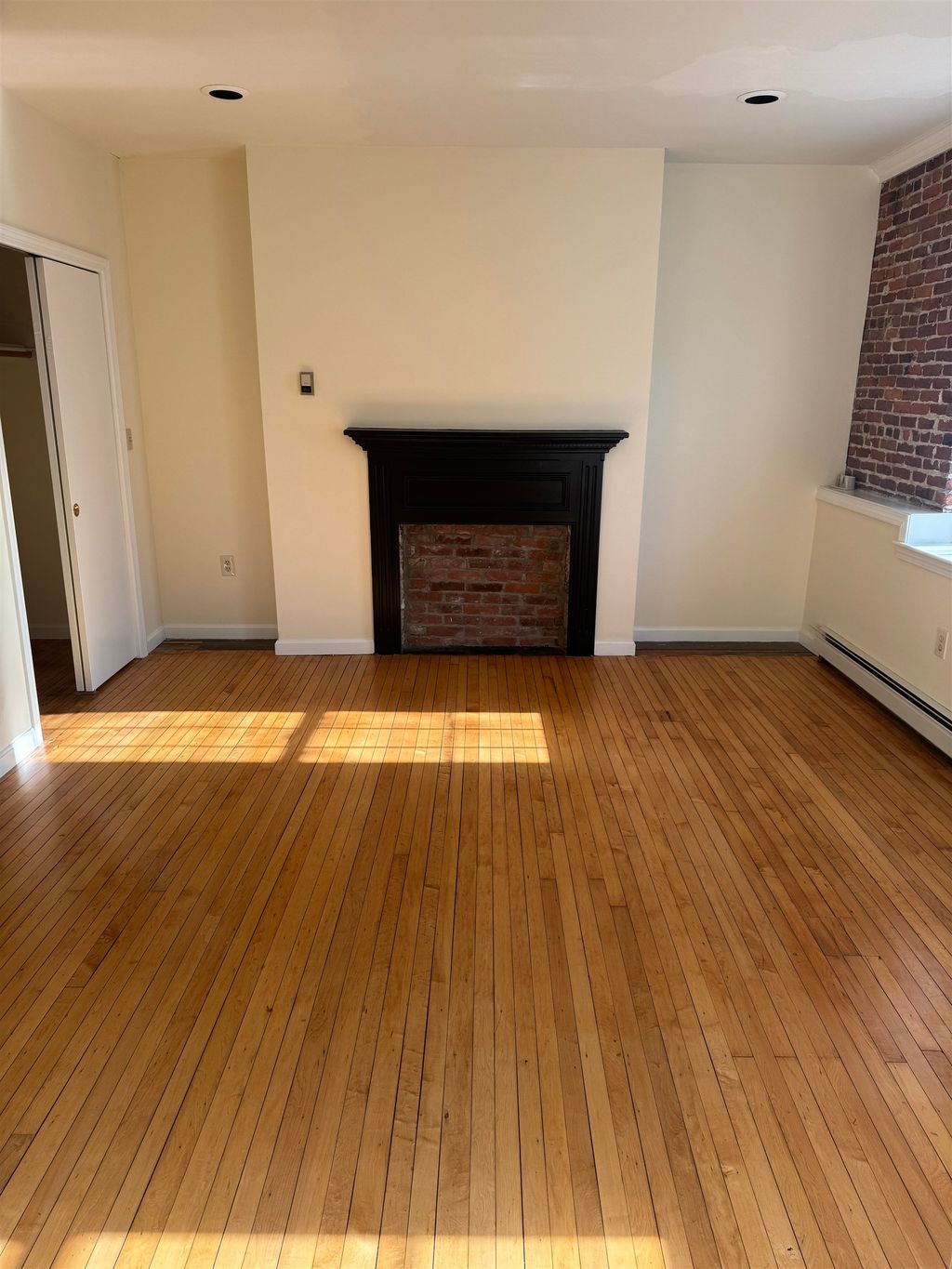 Photo of 119 West Merrimack Street #1, Manchester, NH 03101 (MLS # 5074238)