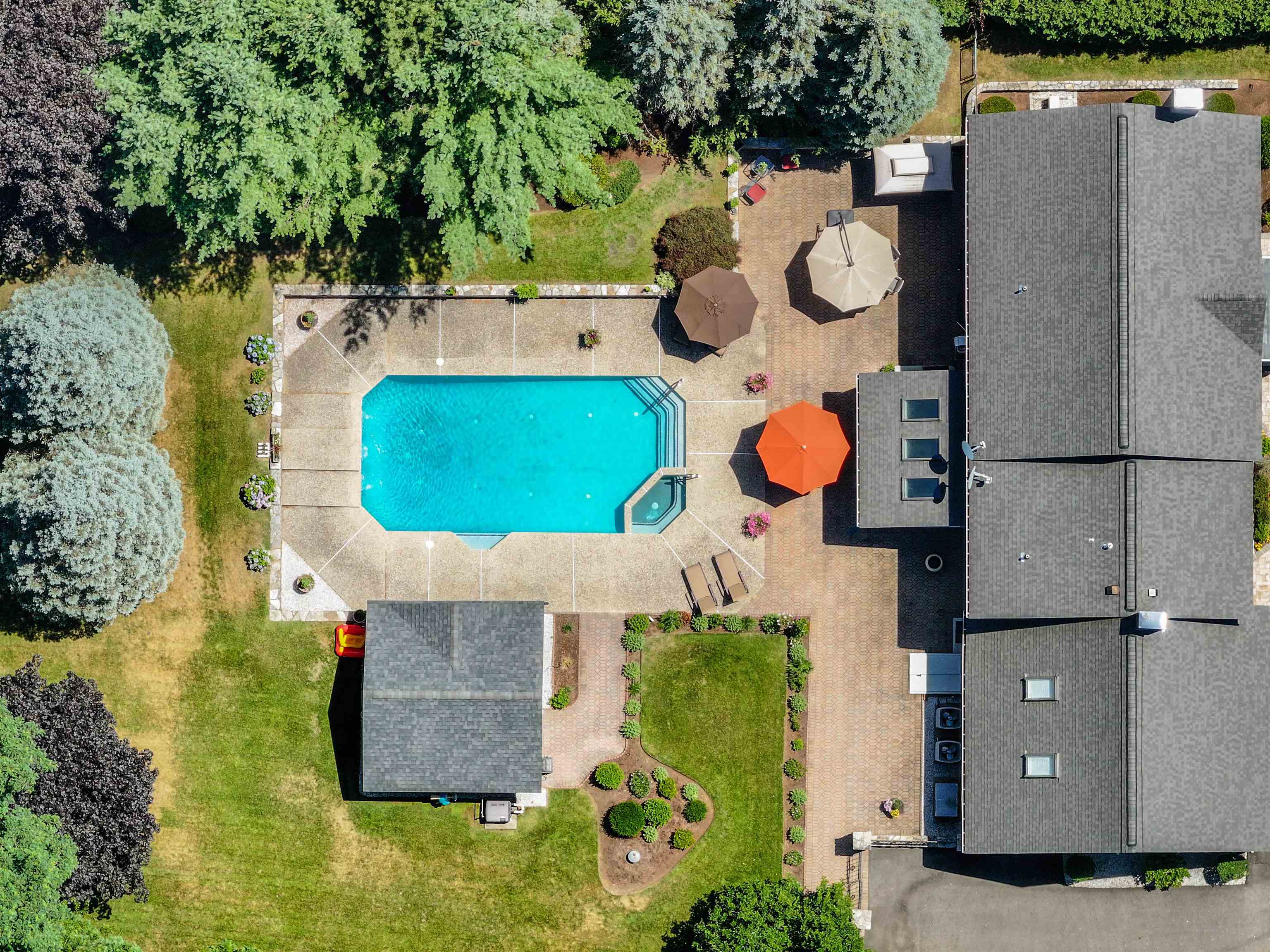 12 Winding Brook Drive