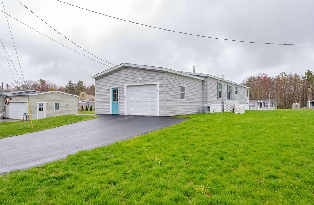 Photo of 31 Meredith Drive, Hampstead, NH 03841 (MLS # 5086832)