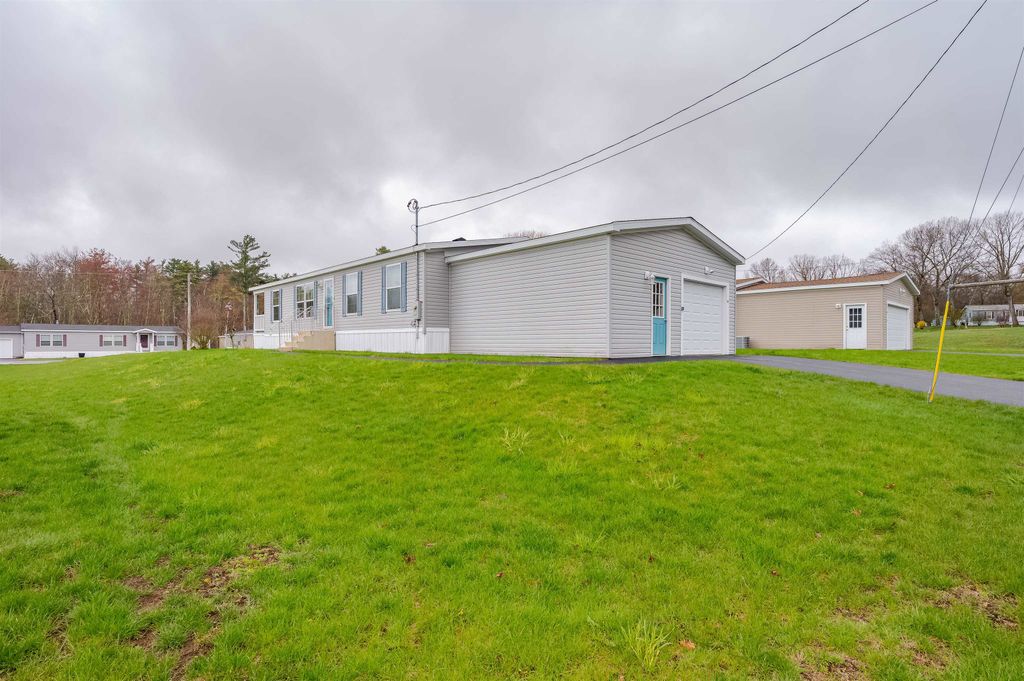 Photo of 31 Meredith Drive, Hampstead, NH 03841 (MLS # 5086832)