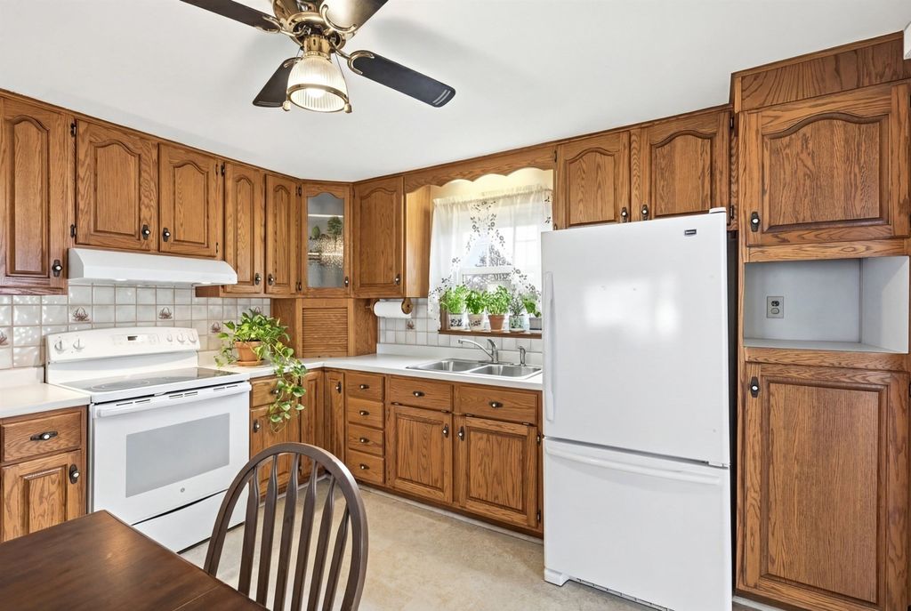 Photo of 599 Brunelle Avenue, Manchester, NH 03103 (MLS # 5082665)