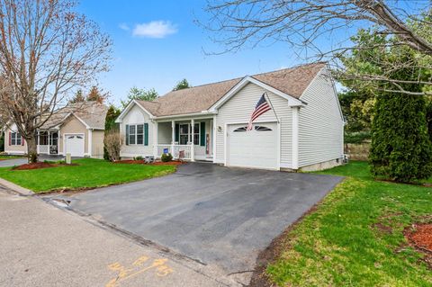 Photo of 5 Madeleine Court, Hudson, NH 03051 (MLS # 5084350)