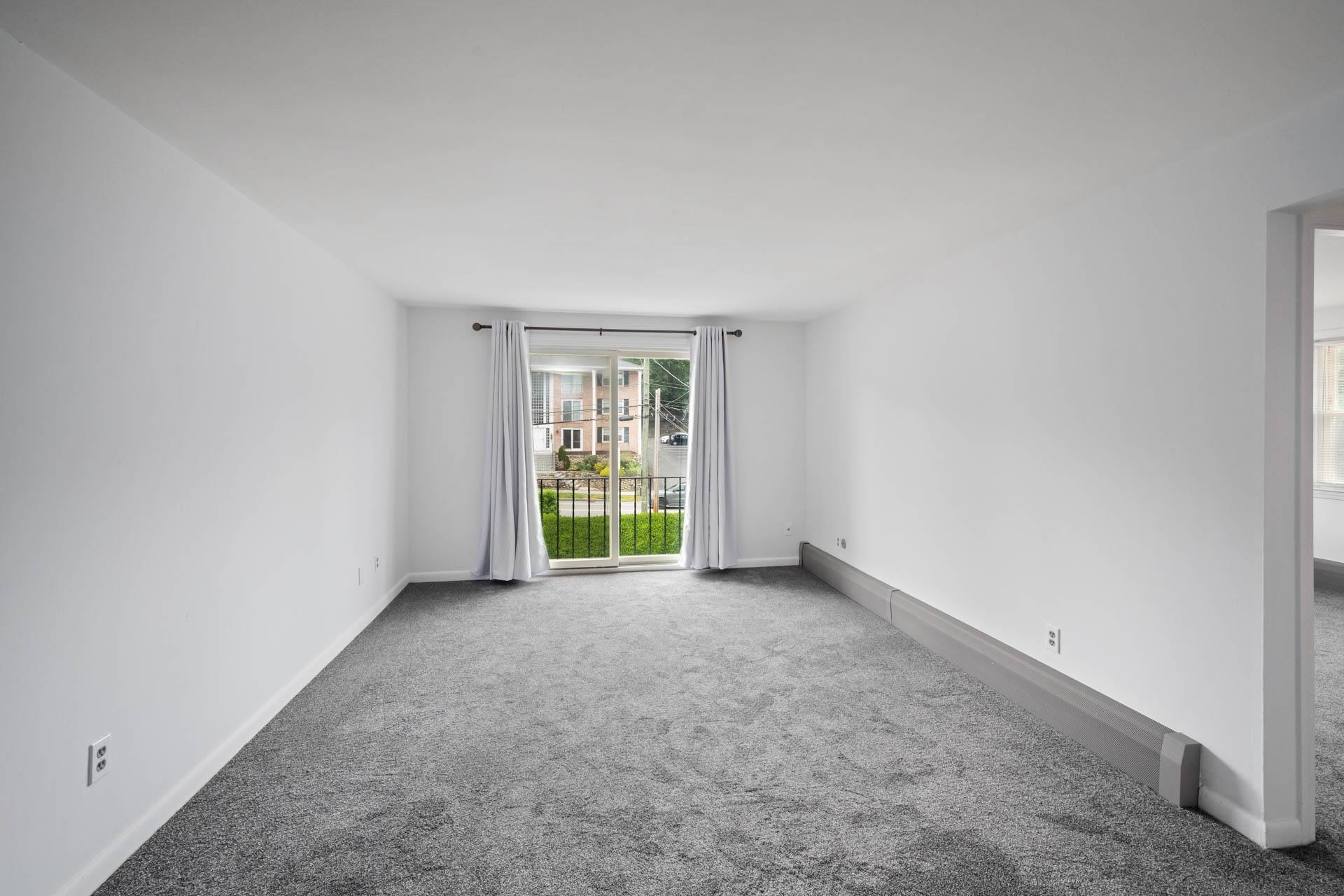 Derry, New Hampshire 03038, United States, 2 Bedrooms Bedrooms, ,1 BathroomBathrooms,Residential,Active,164843