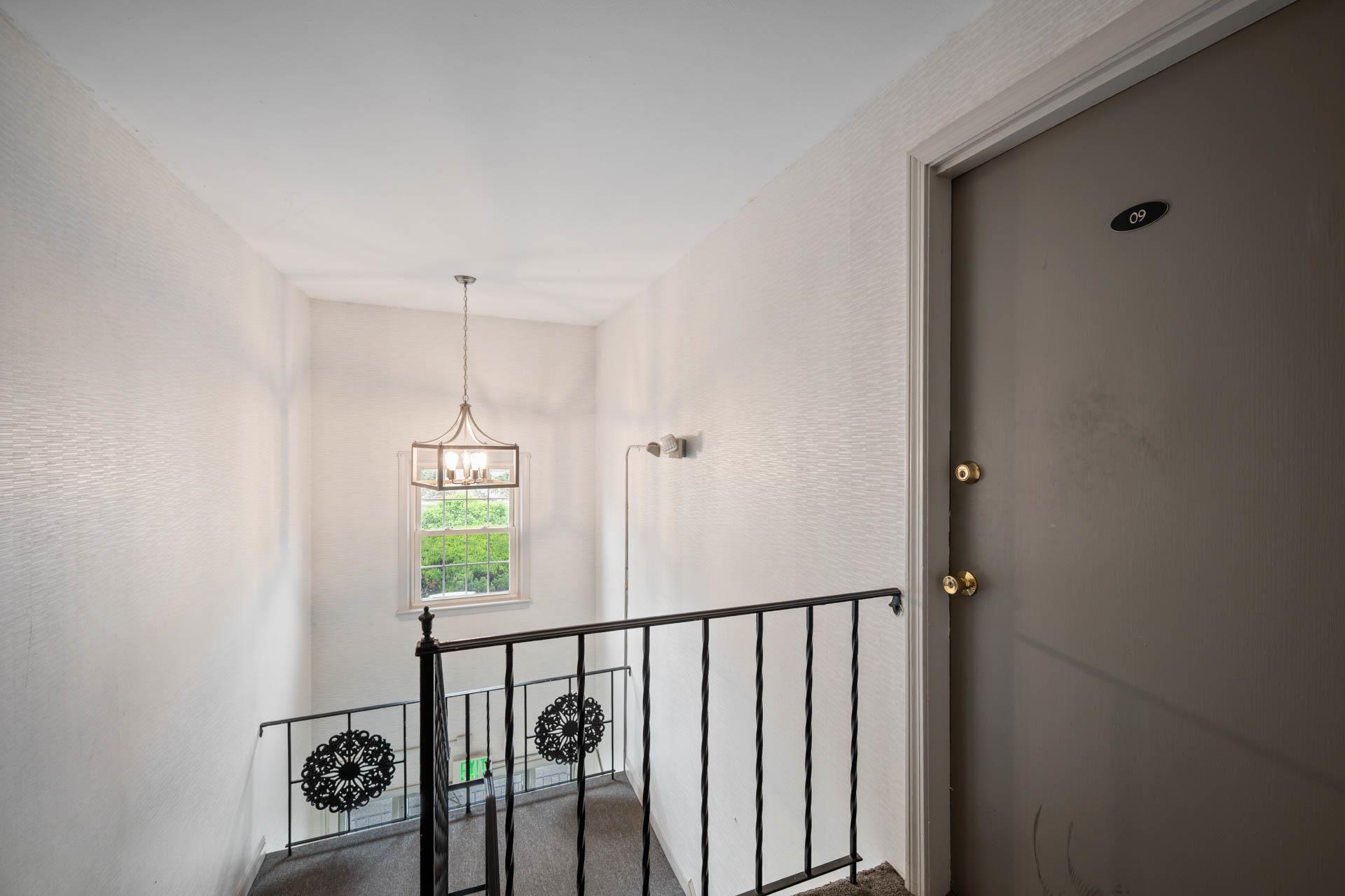 Derry, New Hampshire 03038, United States, 2 Bedrooms Bedrooms, ,1 BathroomBathrooms,Residential,Active,164843