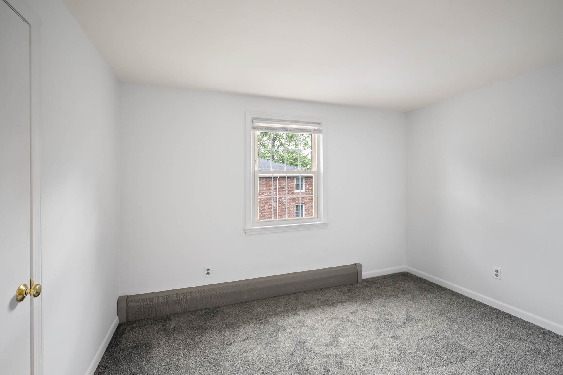 Derry, New Hampshire 03038, United States, 2 Bedrooms Bedrooms, ,1 BathroomBathrooms,Residential,Active,164843