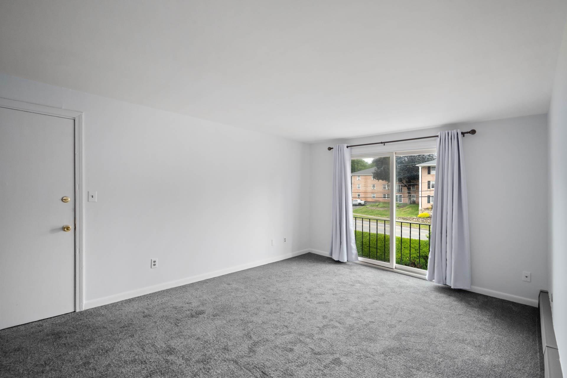 Derry, New Hampshire 03038, United States, 2 Bedrooms Bedrooms, ,1 BathroomBathrooms,Residential,Active,164843