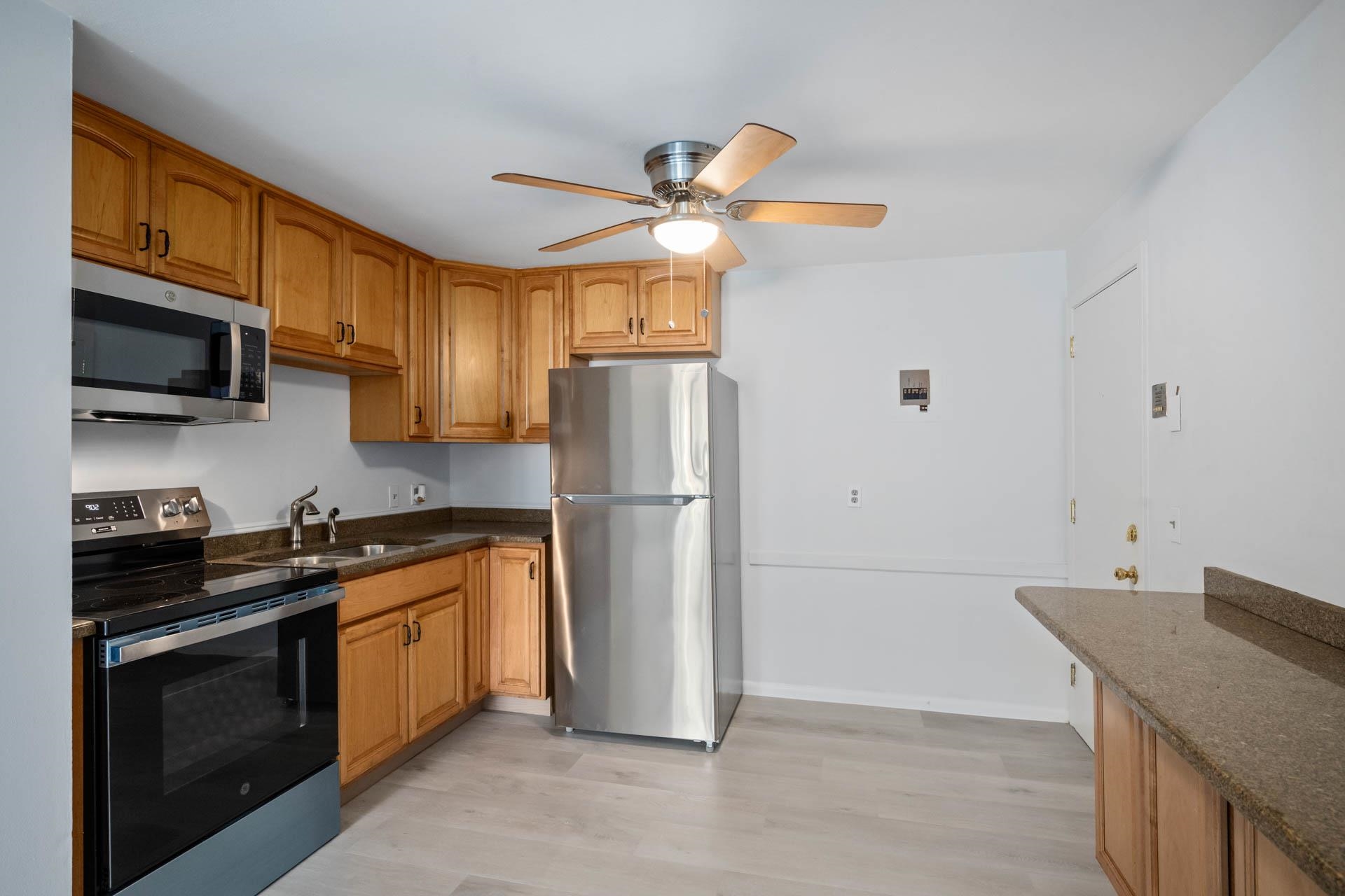 Derry, New Hampshire 03038, United States, 2 Bedrooms Bedrooms, ,1 BathroomBathrooms,Residential,Active,164843