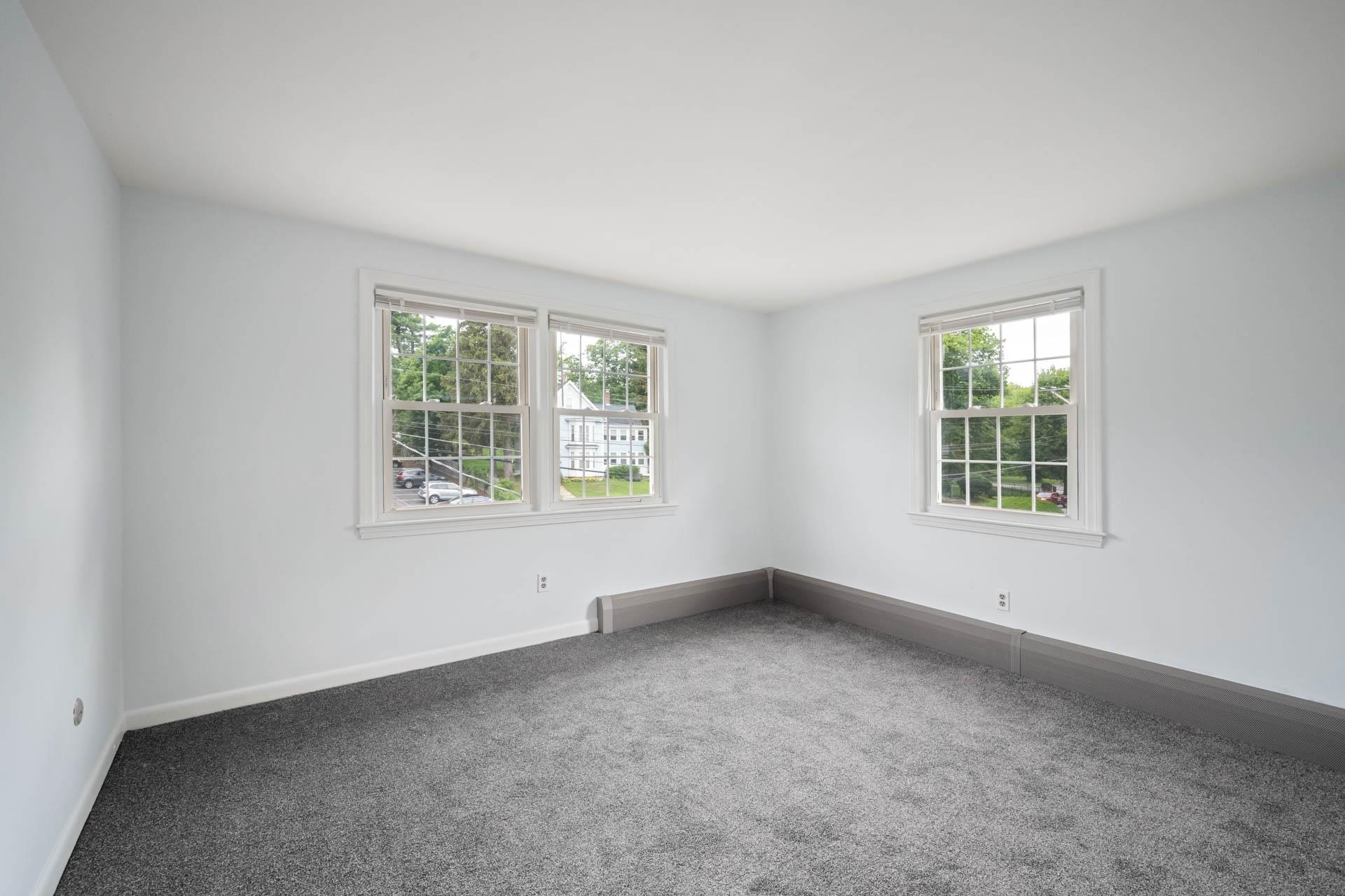 Derry, New Hampshire 03038, United States, 2 Bedrooms Bedrooms, ,1 BathroomBathrooms,Residential,Active,164843