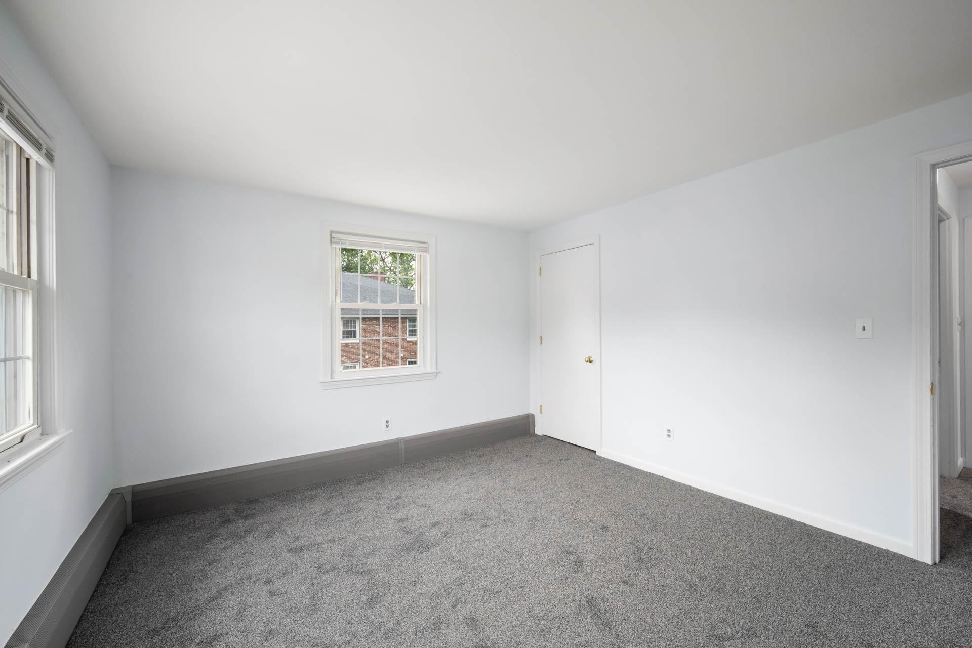 Derry, New Hampshire 03038, United States, 2 Bedrooms Bedrooms, ,1 BathroomBathrooms,Residential,Active,164843