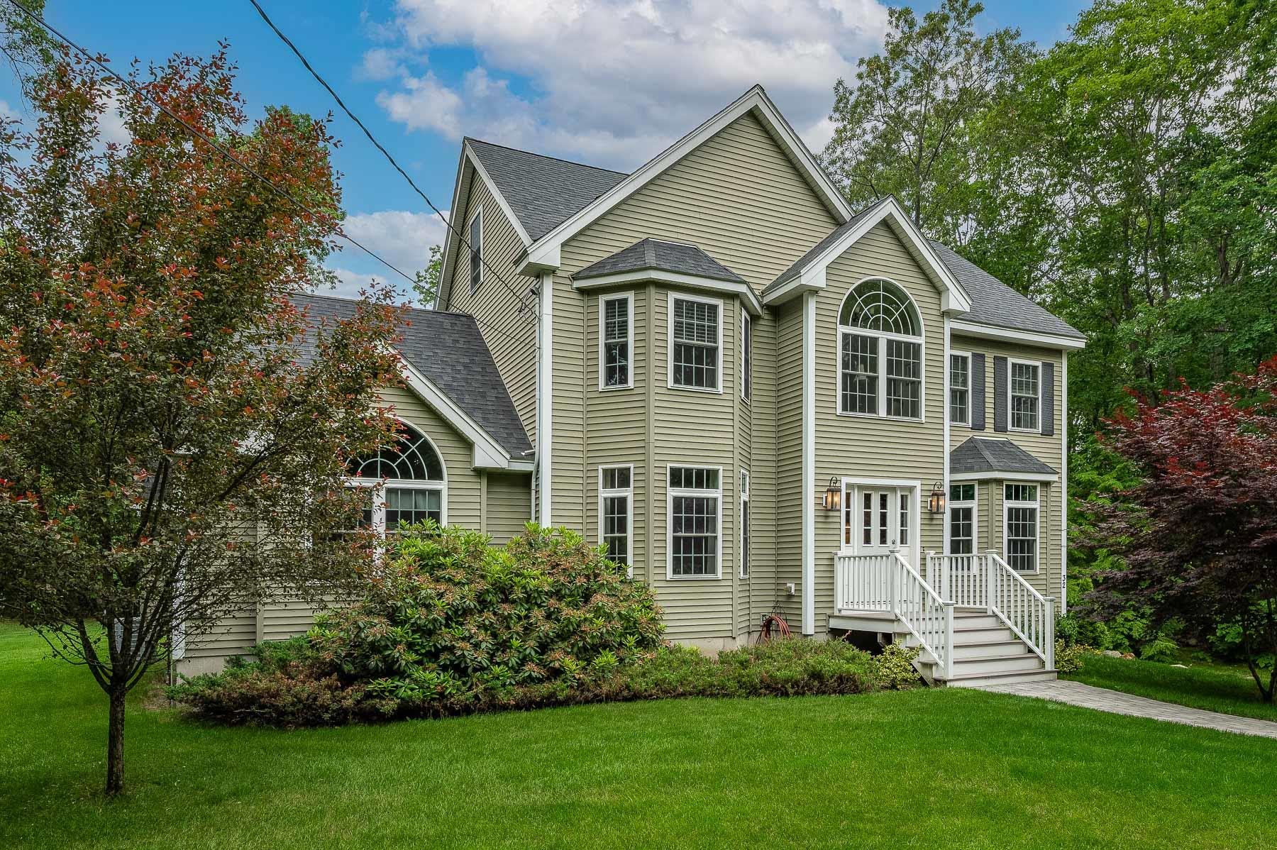 32 Maple Avenue