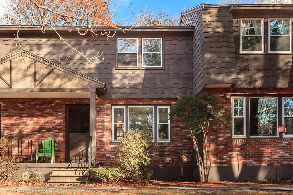 Photo of 31 Midridge Circle, Londonderry, NH 03053 (MLS # 5068692)