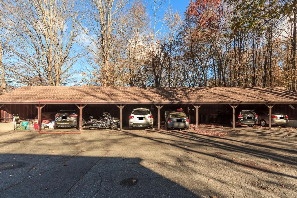 Photo of 31 Midridge Circle, Londonderry, NH 03053 (MLS # 5068692)