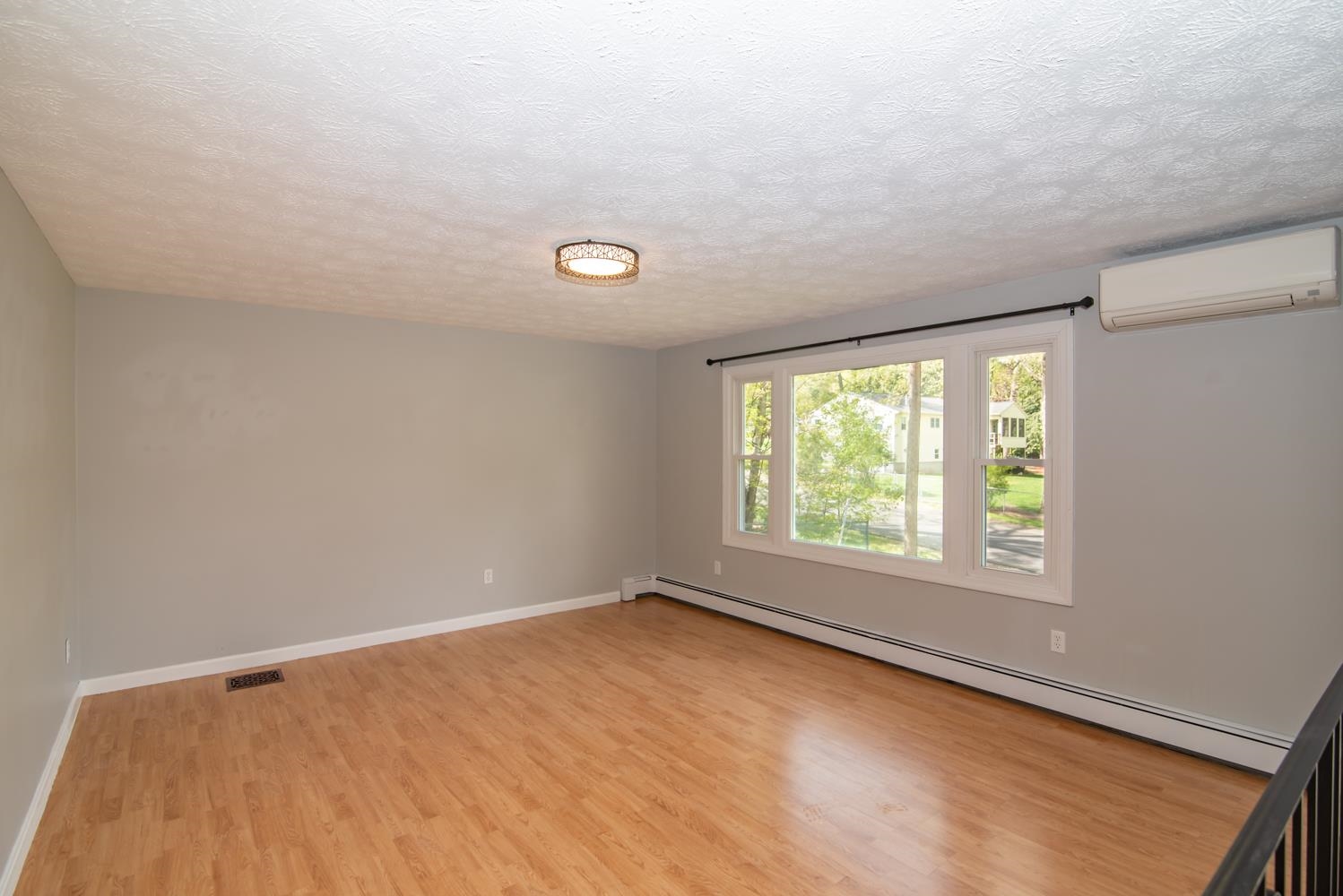 3 Roundtree Drive