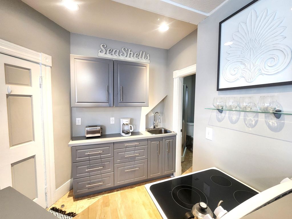 Photo of 792 Grove Street #1, Manchester, NH 03103 (MLS # 5078345)