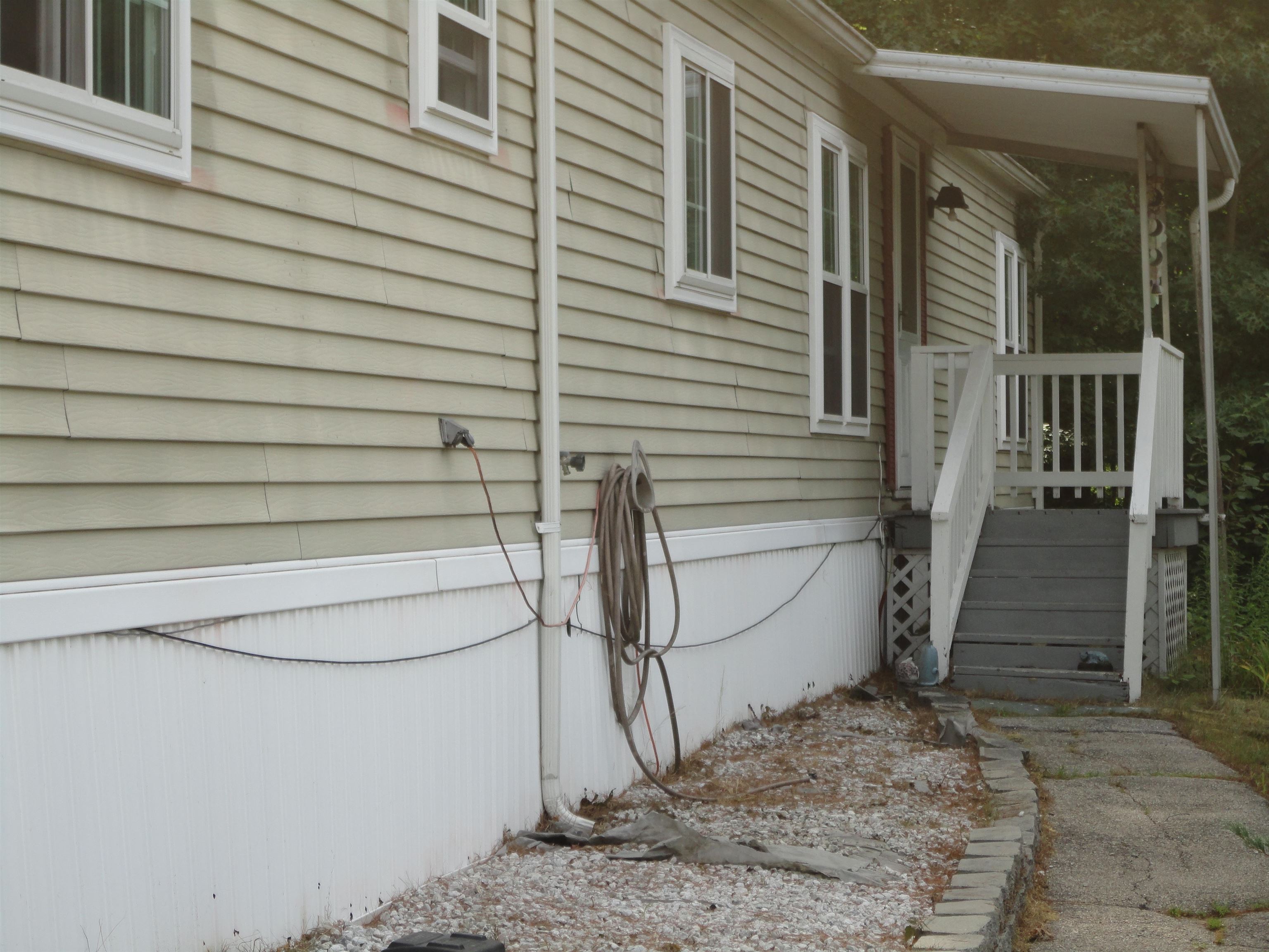 Londonderry, New Hampshire 03053, United States, 2 Bedrooms Bedrooms, ,1 BathroomBathrooms,Residential,Active,197134