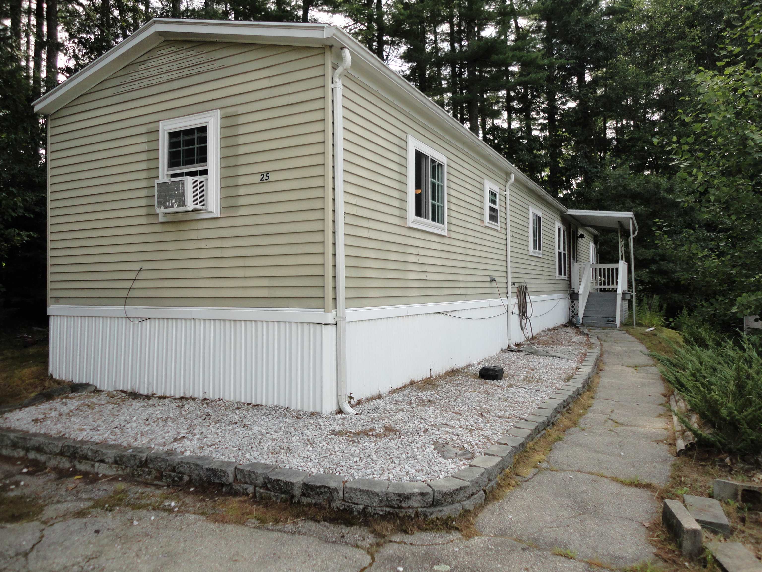 Londonderry, New Hampshire 03053, United States, 2 Bedrooms Bedrooms, ,1 BathroomBathrooms,Residential,Active,197134