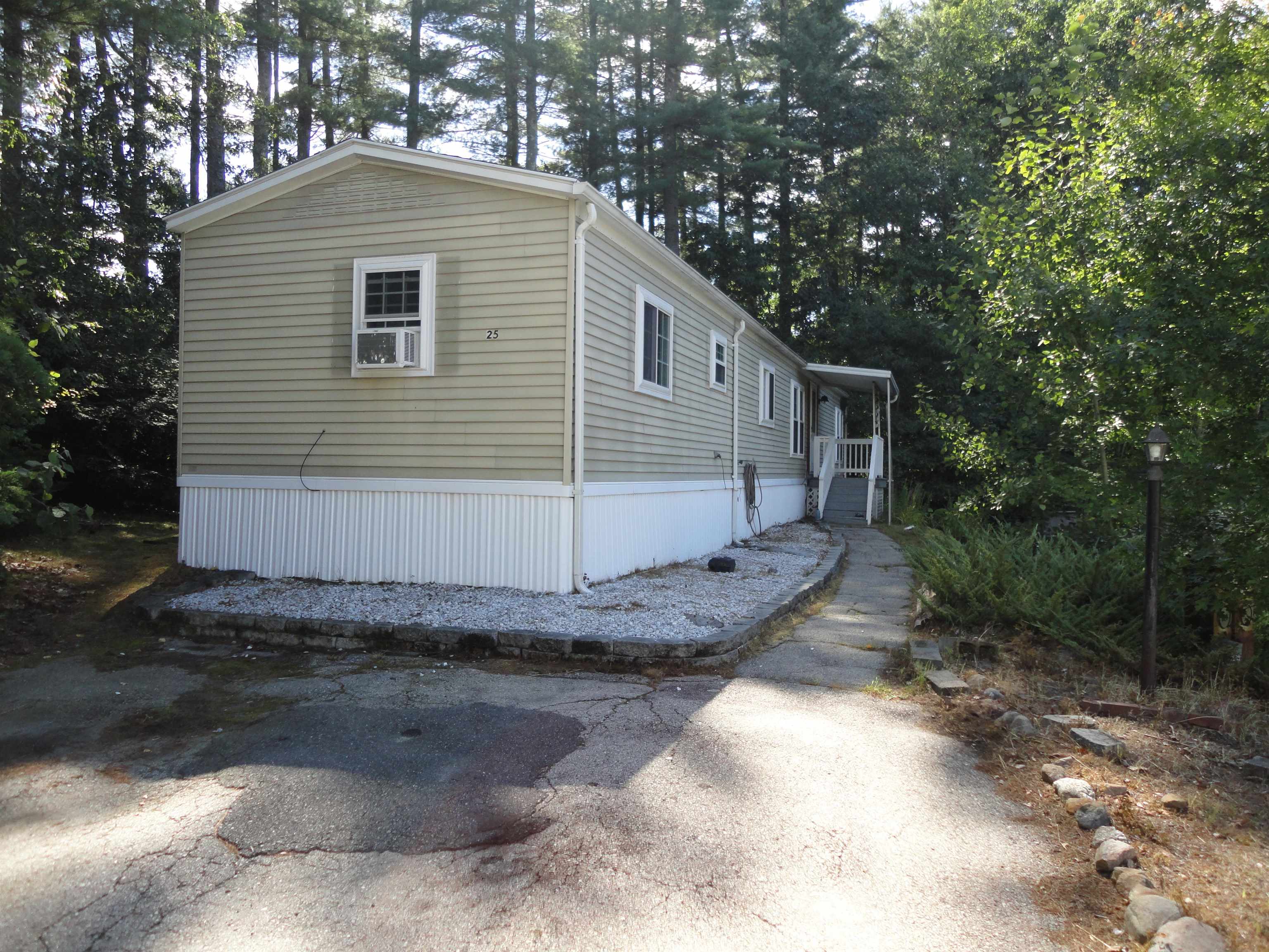 Londonderry, New Hampshire 03053, United States, 2 Bedrooms Bedrooms, ,1 BathroomBathrooms,Residential,Active,197134