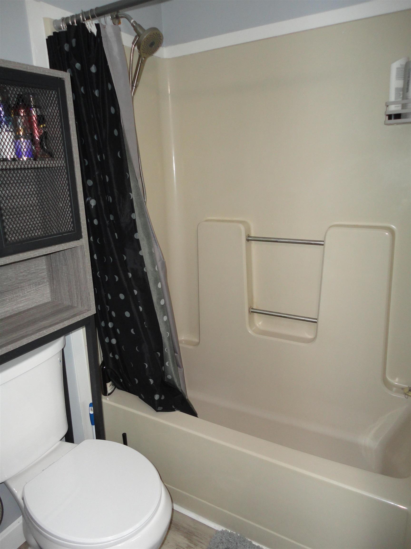 Londonderry, New Hampshire 03053, United States, 2 Bedrooms Bedrooms, ,1 BathroomBathrooms,Residential,Active,197134