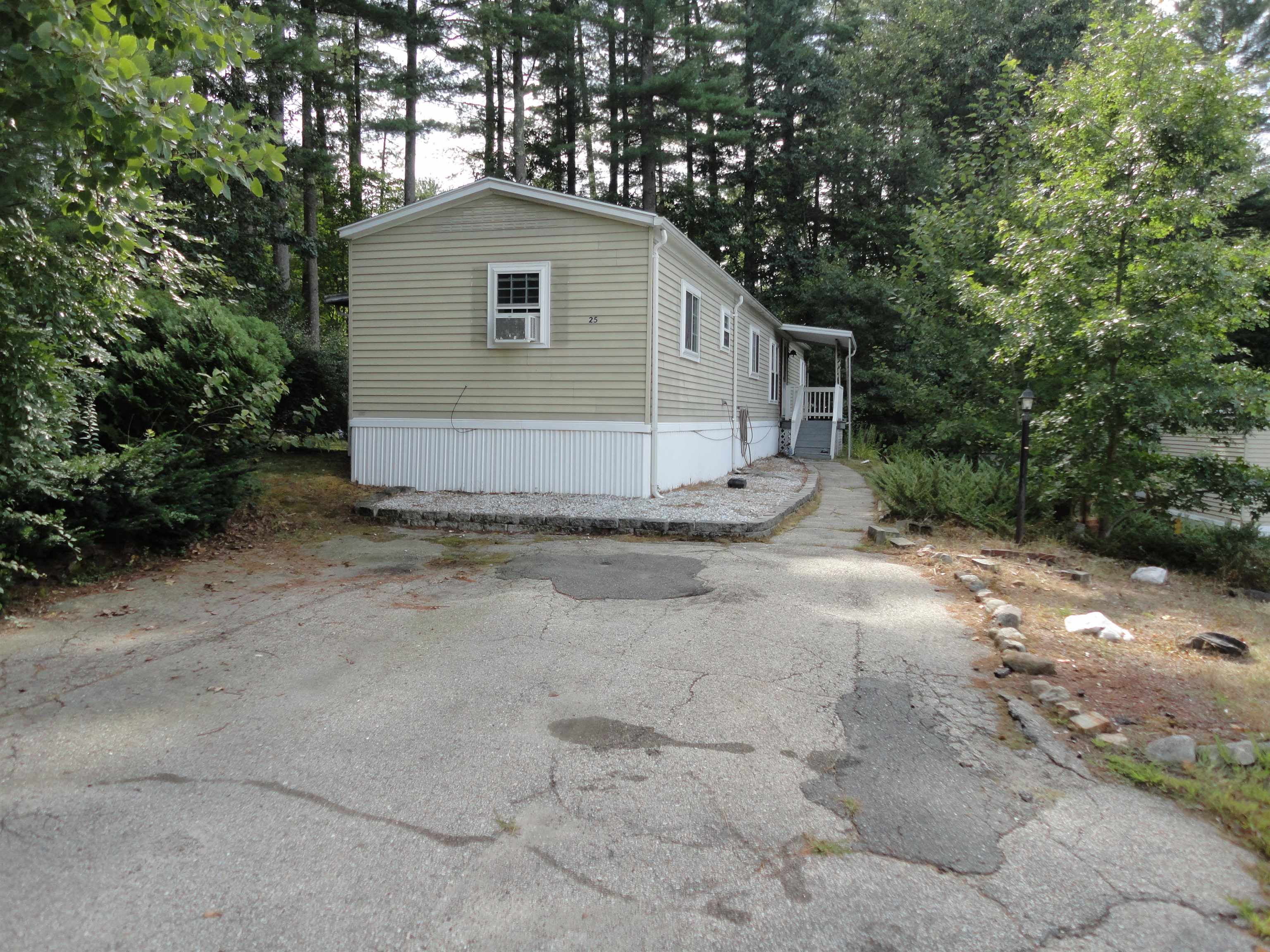 Londonderry, New Hampshire 03053, United States, 2 Bedrooms Bedrooms, ,1 BathroomBathrooms,Residential,Active,197134