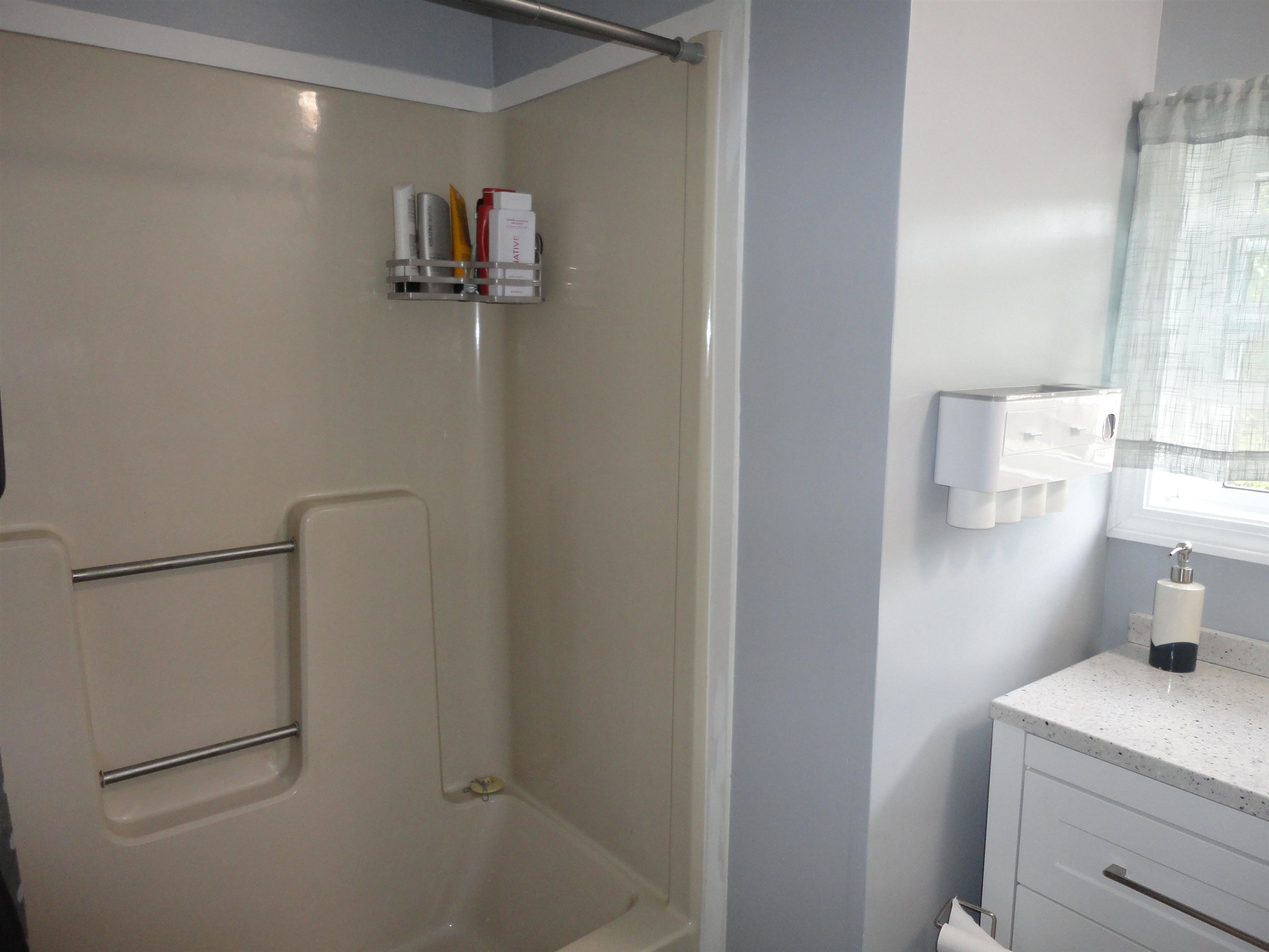 Londonderry, New Hampshire 03053, United States, 2 Bedrooms Bedrooms, ,1 BathroomBathrooms,Residential,Active,197134