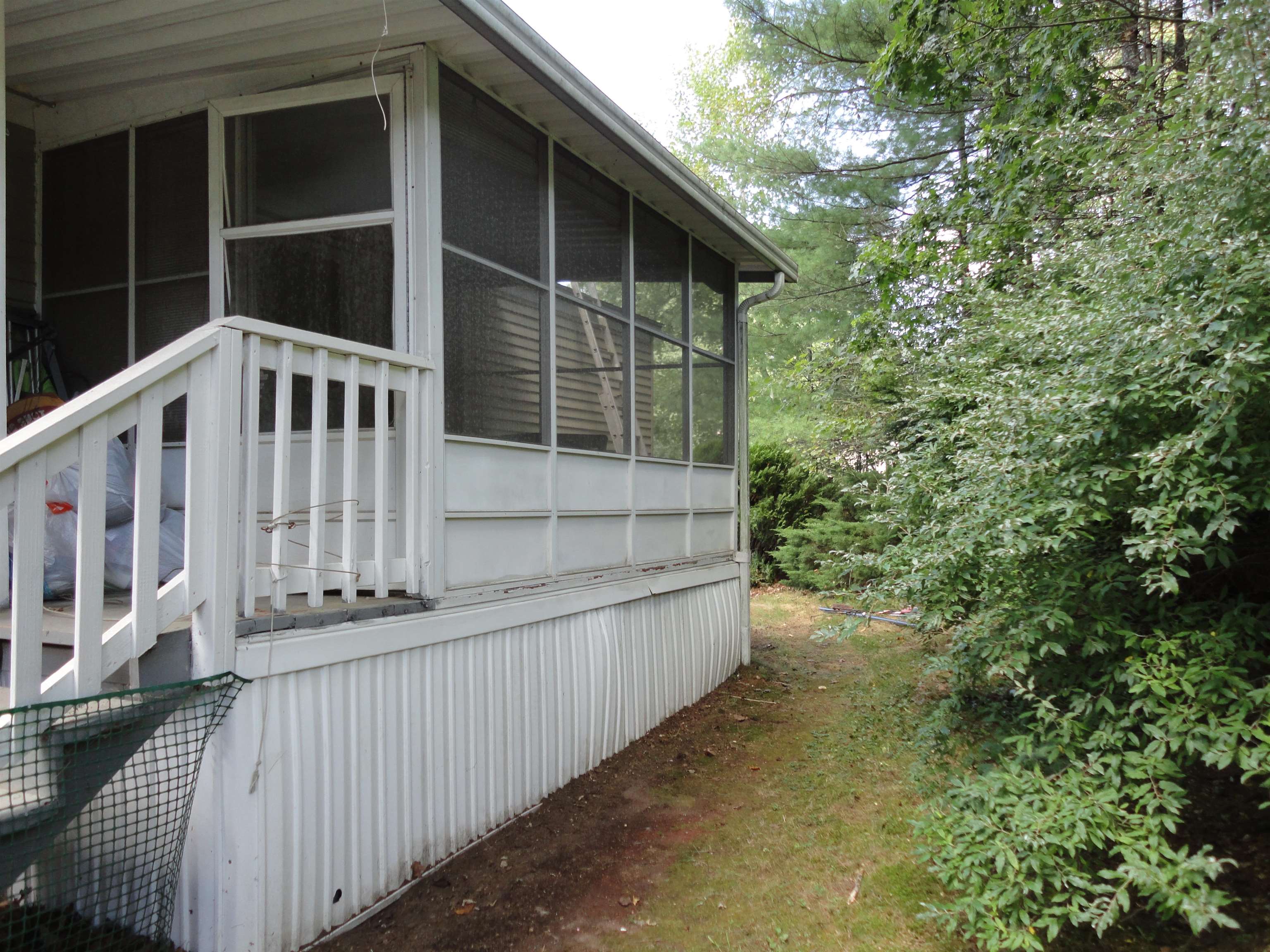 Londonderry, New Hampshire 03053, United States, 2 Bedrooms Bedrooms, ,1 BathroomBathrooms,Residential,Active,197134