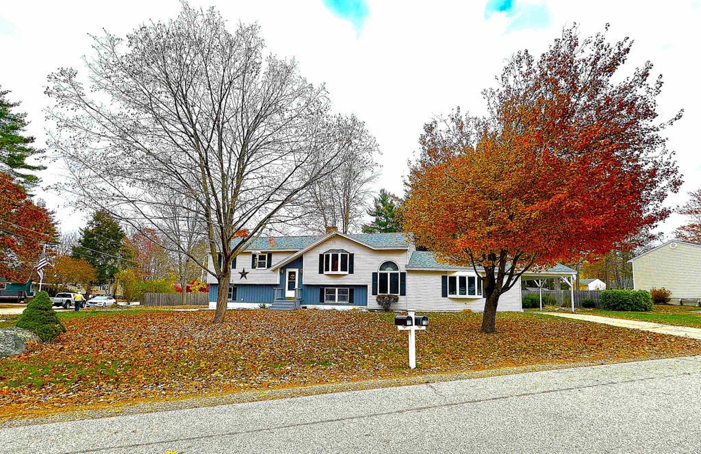 Photo of 17 Maplewood Avenue, Rochester, NH 03867 (MLS # 5067825)