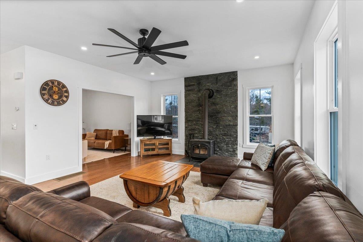 Deerfield, New Hampshire 03037, United States, 4 Bedrooms Bedrooms, ,3 BathroomsBathrooms,Residential,Pending,111053