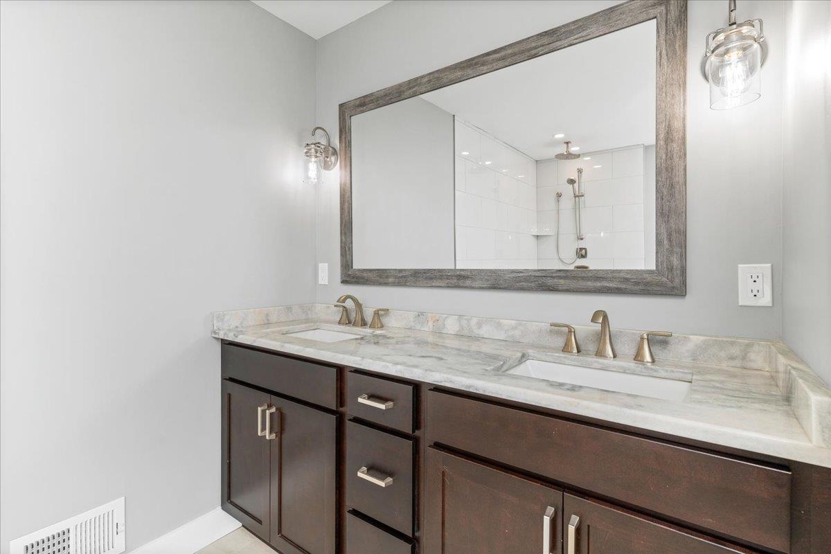 Deerfield, New Hampshire 03037, United States, 4 Bedrooms Bedrooms, ,3 BathroomsBathrooms,Residential,Pending,111053