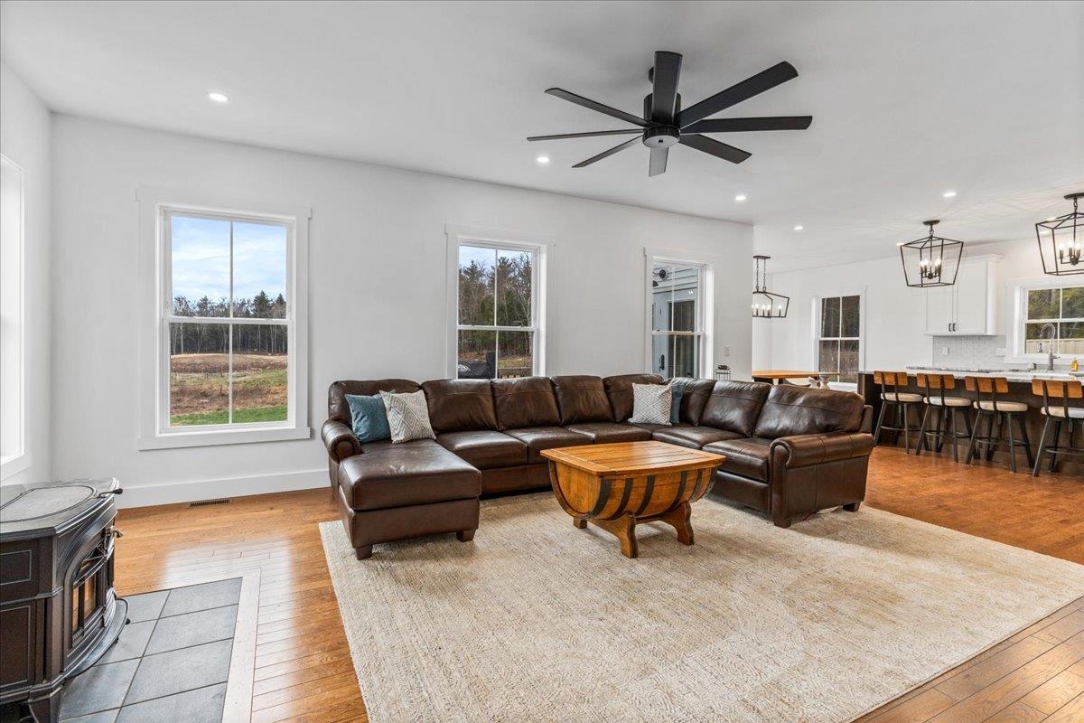 Deerfield, New Hampshire 03037, United States, 4 Bedrooms Bedrooms, ,3 BathroomsBathrooms,Residential,Pending,111053