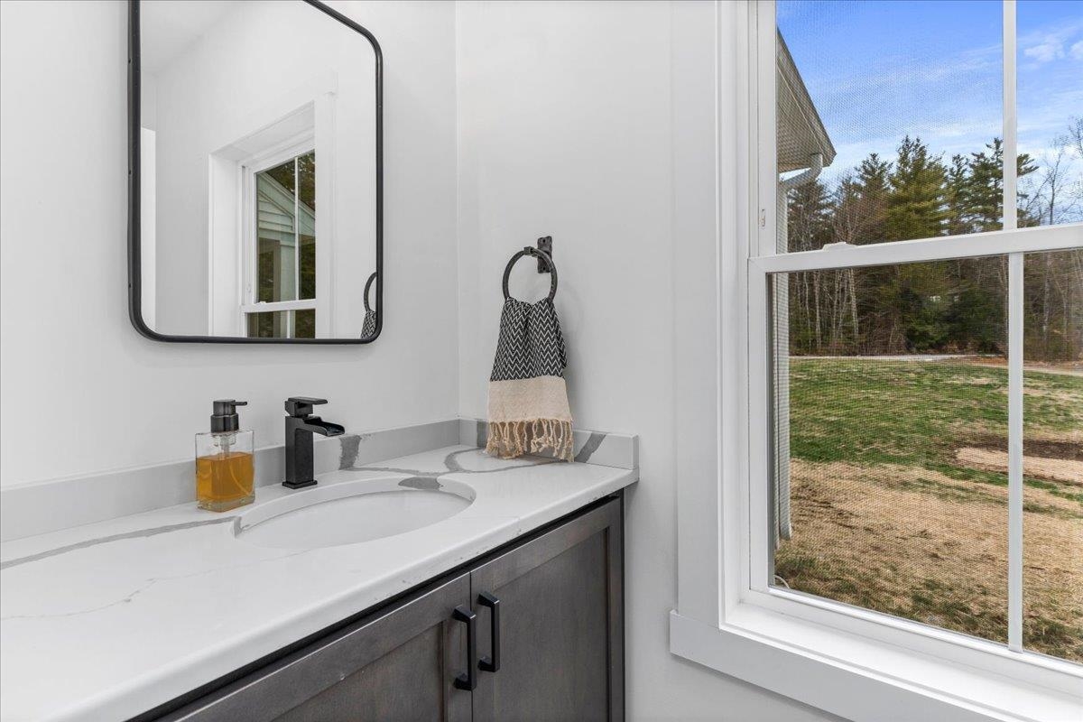 Deerfield, New Hampshire 03037, United States, 4 Bedrooms Bedrooms, ,3 BathroomsBathrooms,Residential,Pending,111053