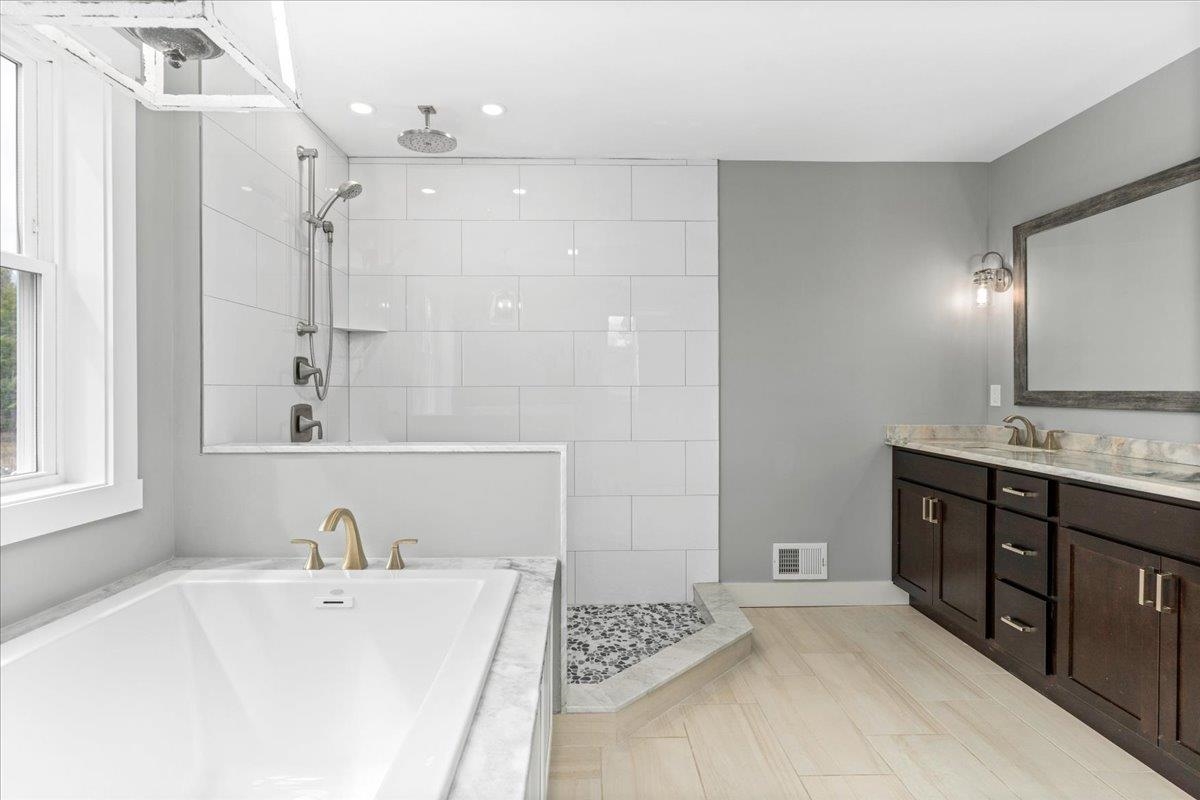 Deerfield, New Hampshire 03037, United States, 4 Bedrooms Bedrooms, ,3 BathroomsBathrooms,Residential,Pending,111053