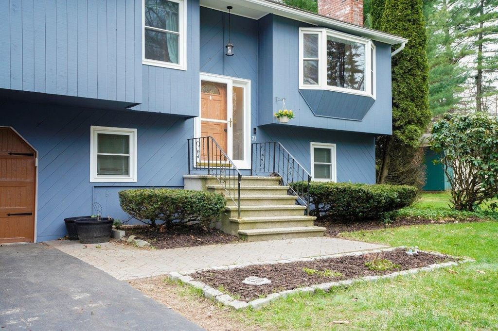 Photo of 21 W Chamberlain Road, Merrimack, NH 03054 (MLS # 5085177)