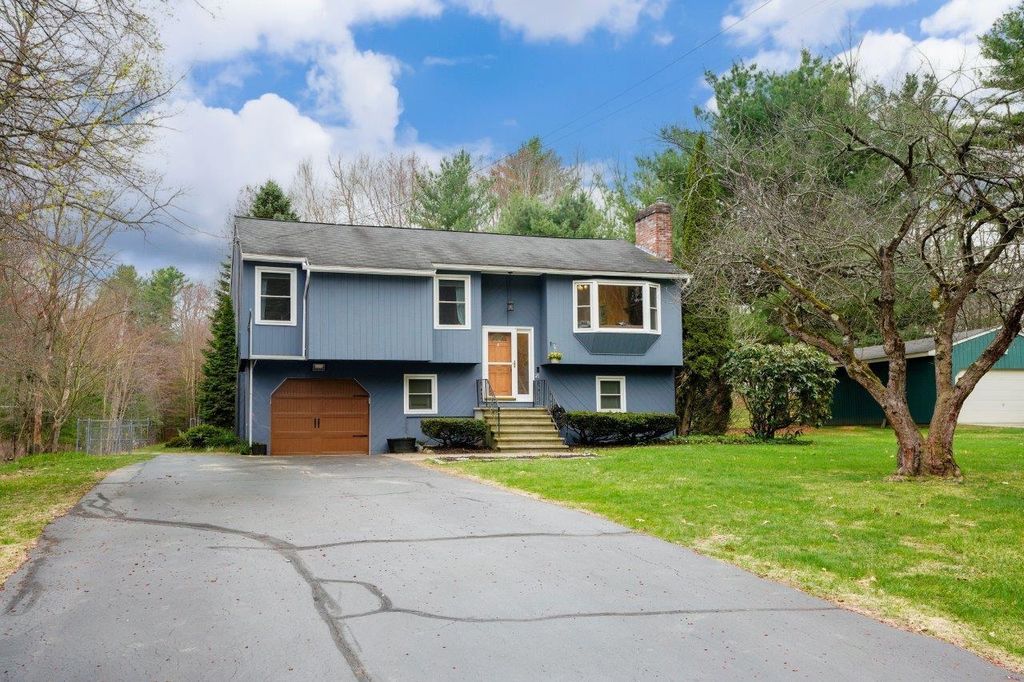 Photo of 21 W Chamberlain Road, Merrimack, NH 03054 (MLS # 5085177)