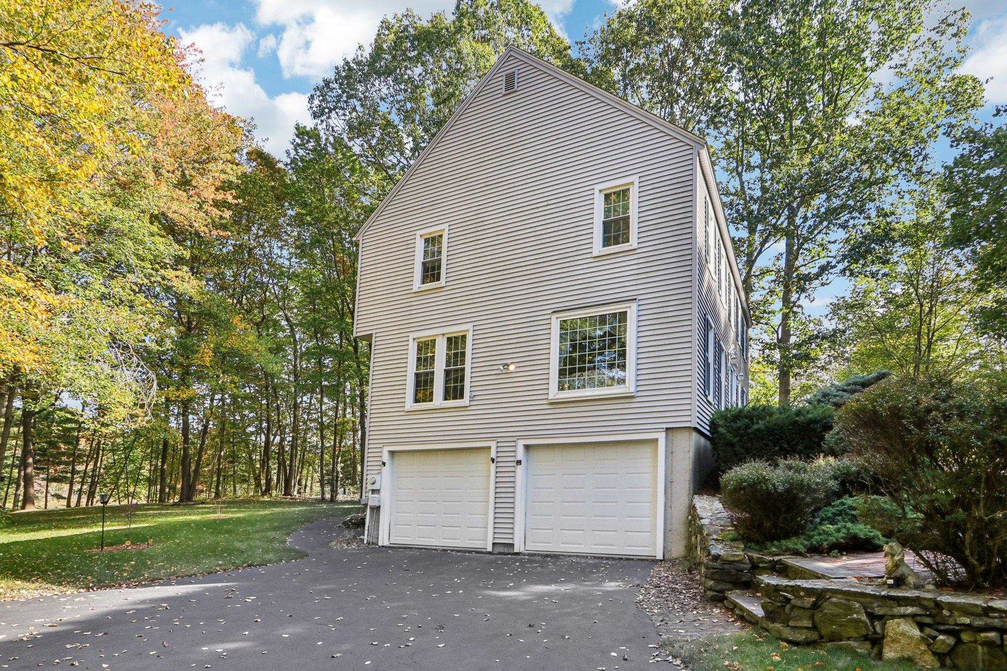 4 Colony Brook Lane