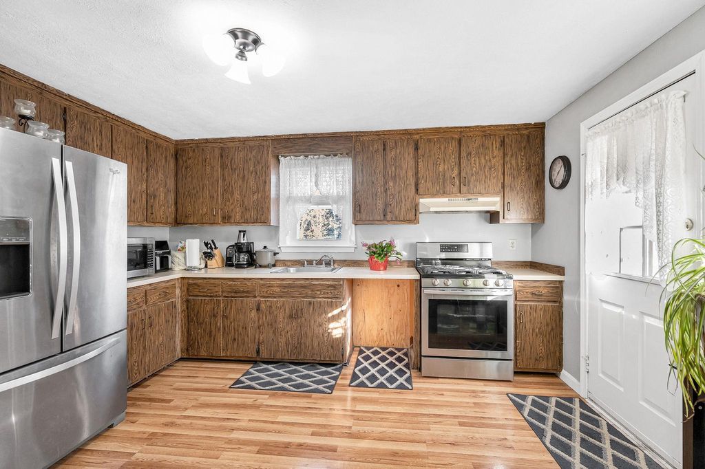 Photo of 33 iris Drive, Merrimack, NH 03054 (MLS # 5072831)