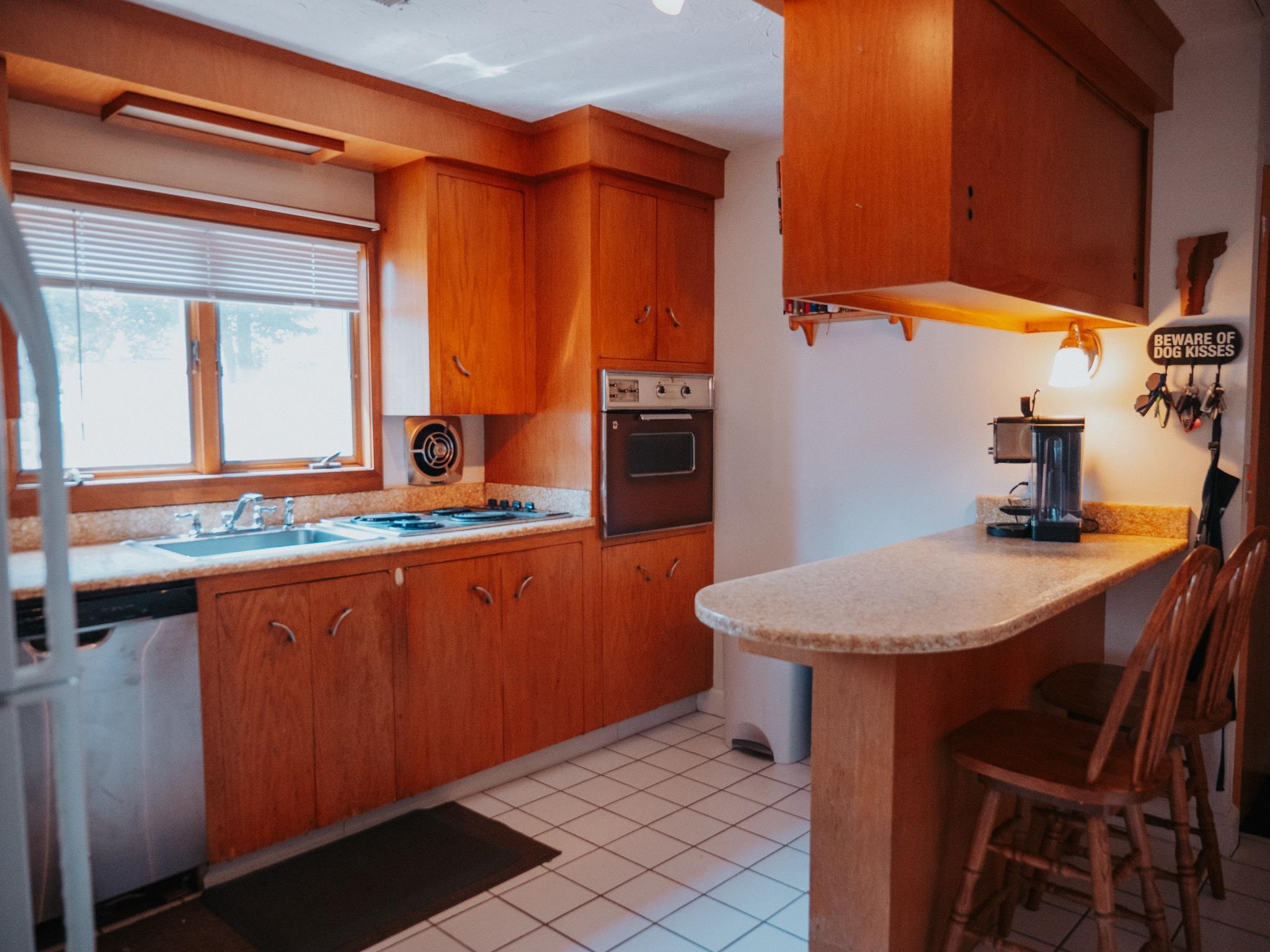 Manchester, New Hampshire 03103, United States, 3 Bedrooms Bedrooms, ,1 BathroomBathrooms,Residential,Pending,181425