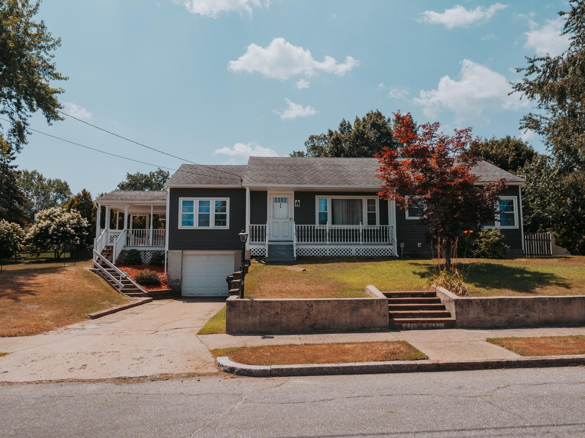Manchester, New Hampshire 03103, United States, 3 Bedrooms Bedrooms, ,1 BathroomBathrooms,Residential,Pending,181425