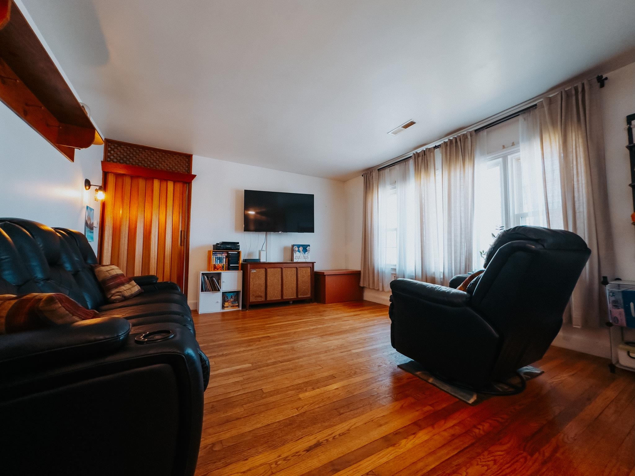 Manchester, New Hampshire 03103, United States, 3 Bedrooms Bedrooms, ,1 BathroomBathrooms,Residential,Pending,181425