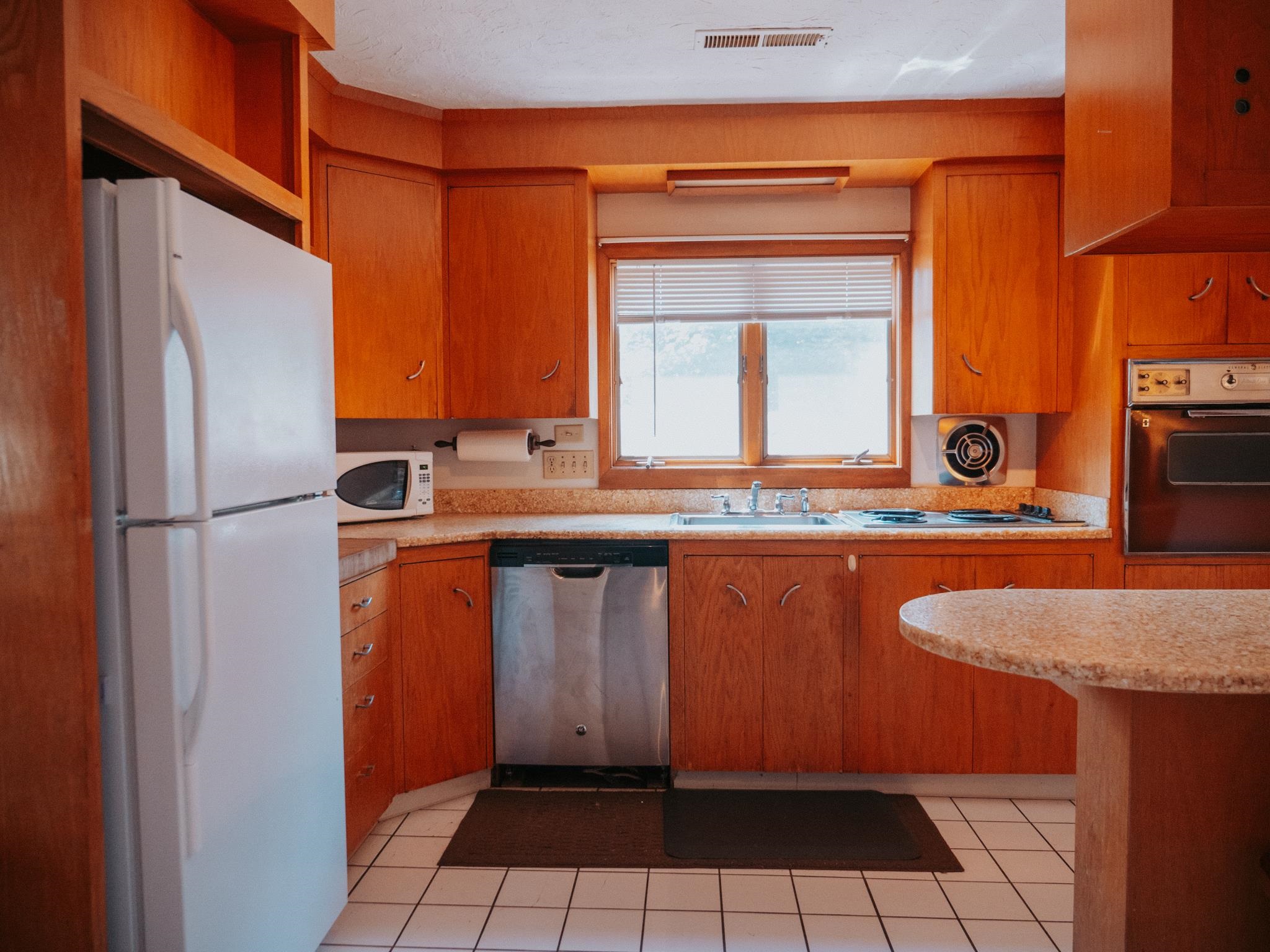 Manchester, New Hampshire 03103, United States, 3 Bedrooms Bedrooms, ,1 BathroomBathrooms,Residential,Pending,181425