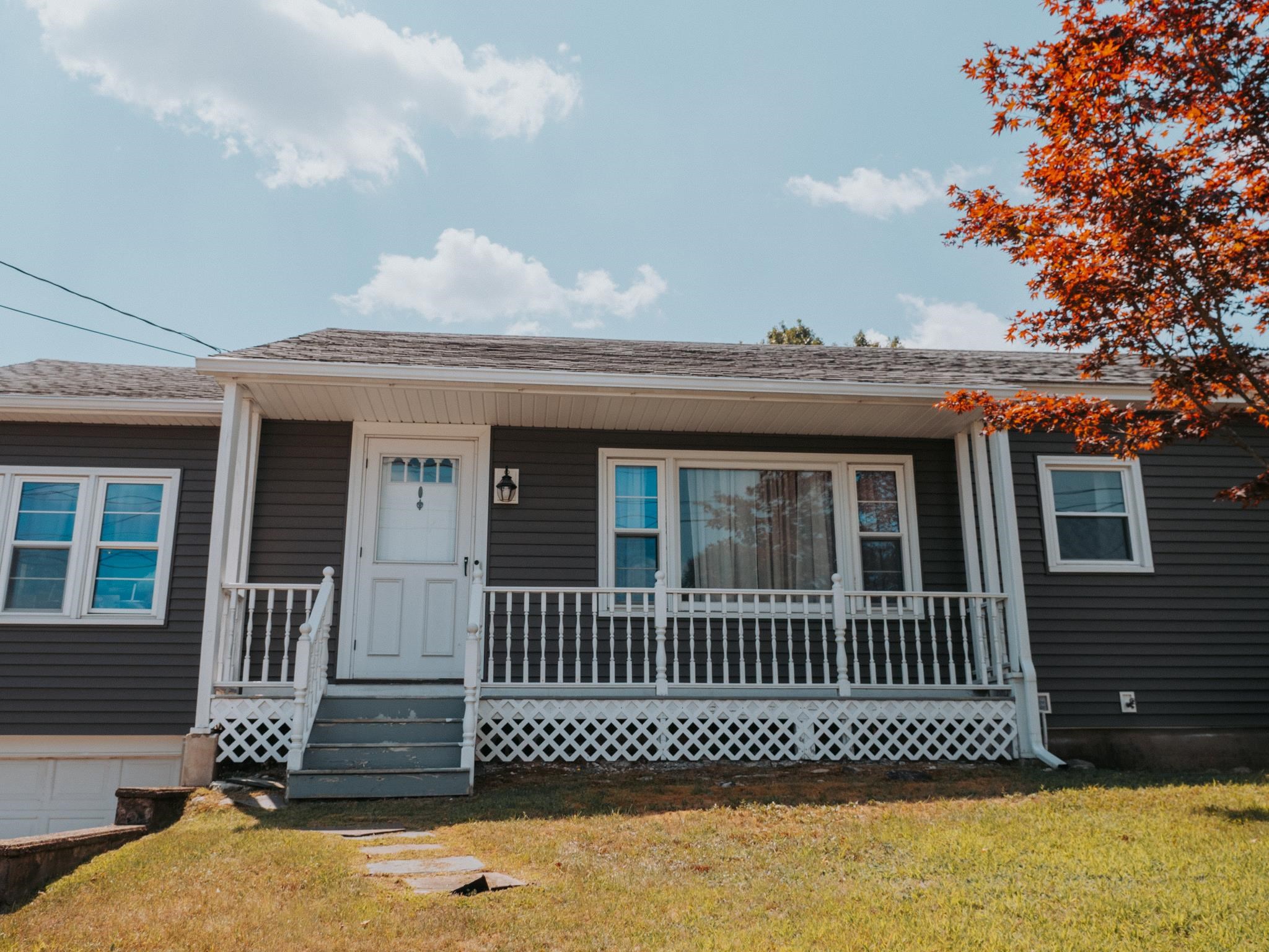 Manchester, New Hampshire 03103, United States, 3 Bedrooms Bedrooms, ,1 BathroomBathrooms,Residential,Pending,181425