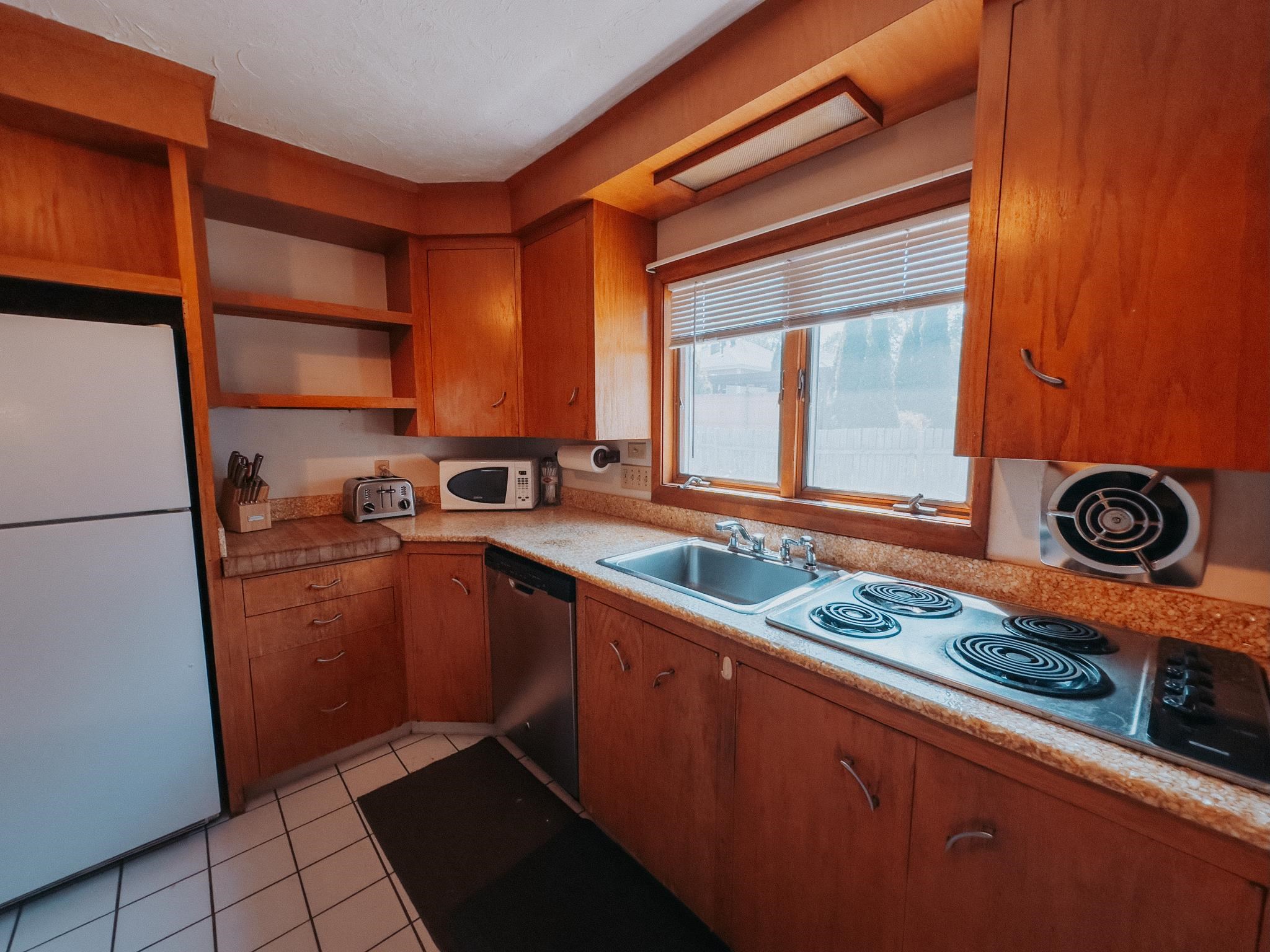 Manchester, New Hampshire 03103, United States, 3 Bedrooms Bedrooms, ,1 BathroomBathrooms,Residential,Pending,181425